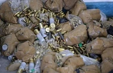 Armas, drogas e munição apreendidas pela polícia em Olaria, Rio de Janeiro
