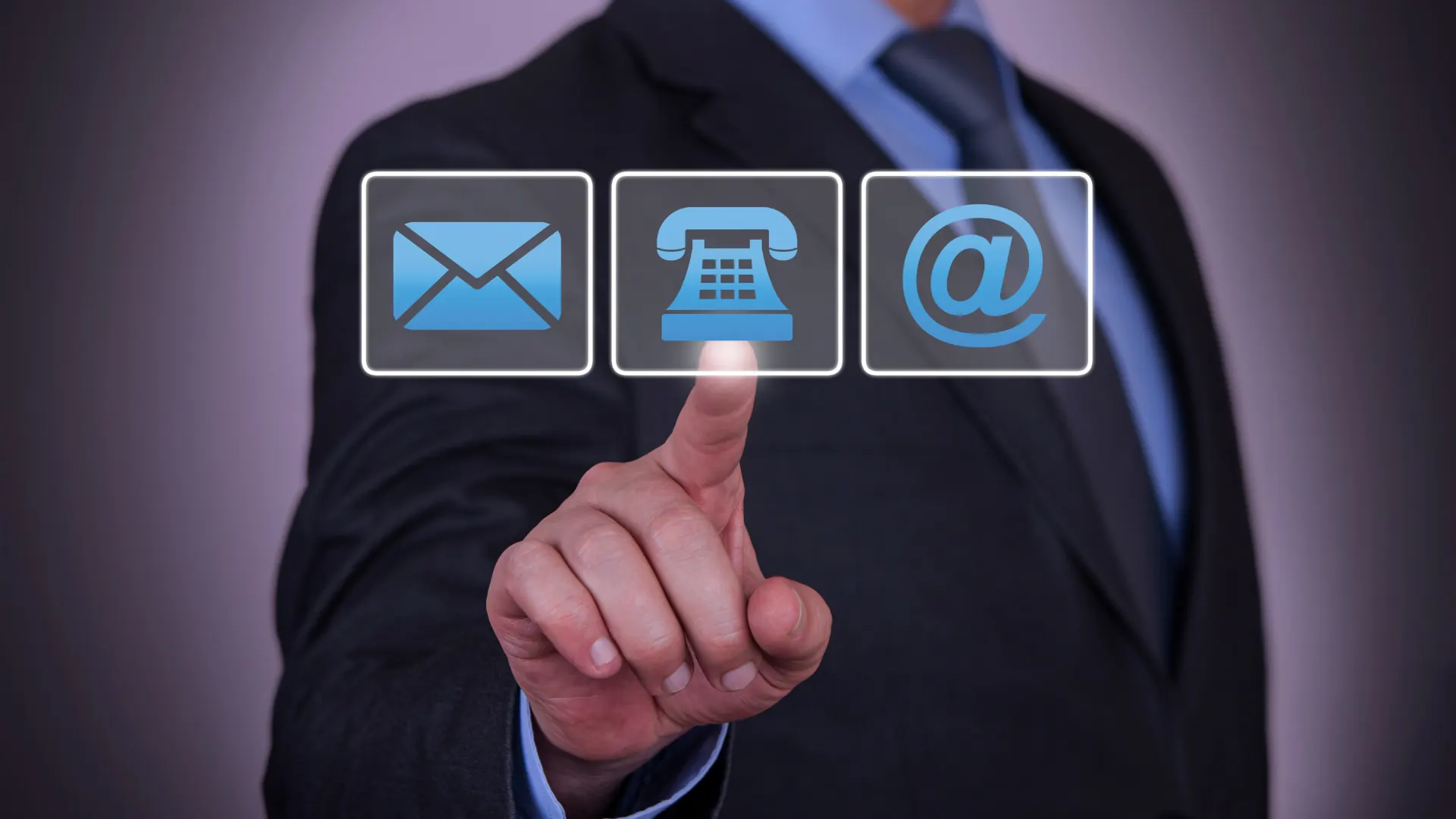 Canais de contato: e-mail, telefone e comunicação digital