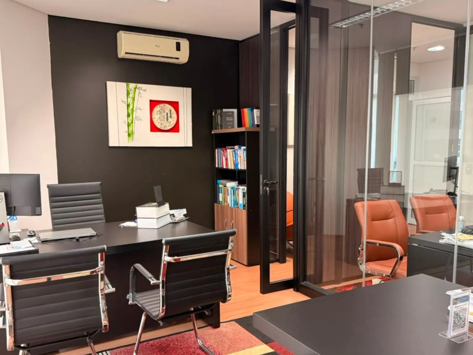 Sala de atendimento do escritório Oliveira & Sampaio